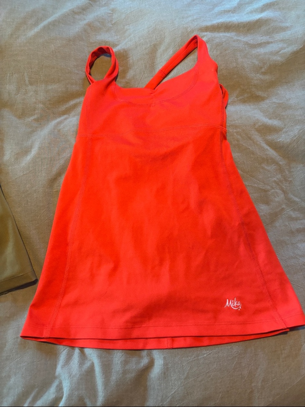 2 Mika Yoga Wear Linda tank tops - Picture 3 of 5